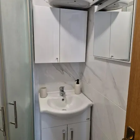 شقة Matea